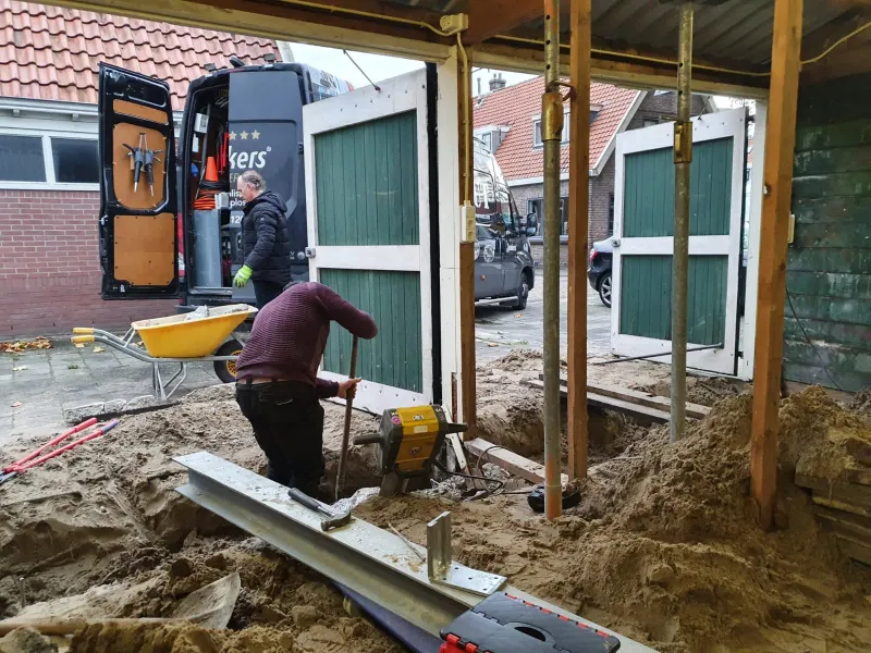 Vijver met vlonder in Gameren